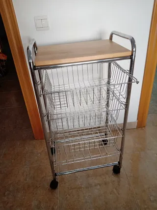 Carro cocina metálico con cajones y madera