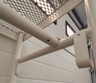 Ropero colgador de metal blanco adaptable