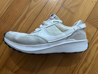 Zapatillas Nike Beige y Blancas