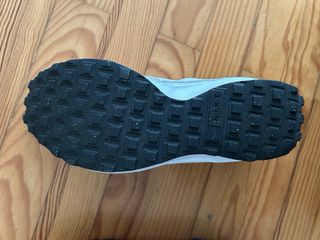 Zapatillas Nike Beige y Blancas