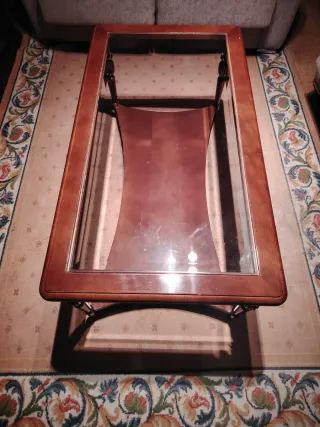 Mesa de centro de madera con cristal