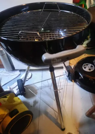 Barbacoa Kettle Negra Compacta