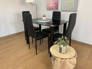 Mesa de Comedor de Cristal + 4 Sillas de Piel Sintética (110*70)