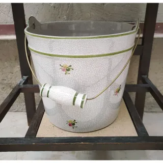 Palanganero antiguo con espejo