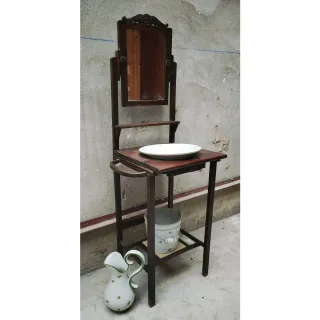 Palanganero antiguo con espejo