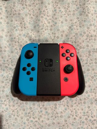 Nintendo Switch Azul/Rojo + Accesorios + juego