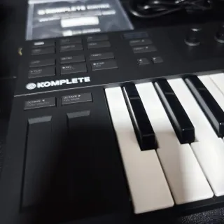 Native Instruments Komplete Kontrol M32
