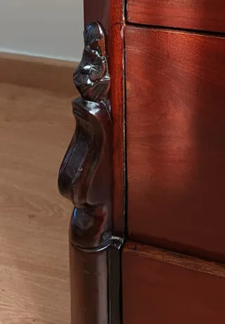 Cómoda antig. caoba S.XIX, dos cajones secretos