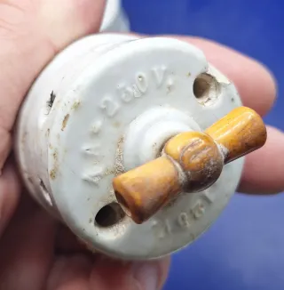 2 Interruptores Antiguos de Porcelana