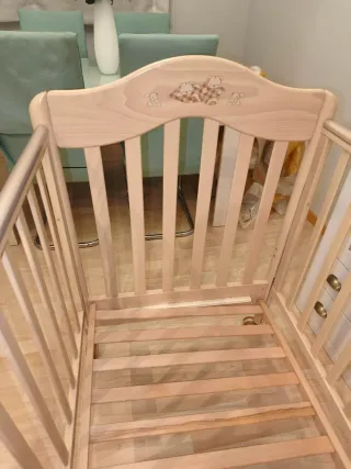 Cuna de bebé de madera