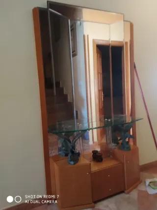 Aparador pasillo con espejo y águilas