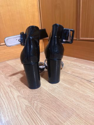 Sandalias de tacón negras elegantes