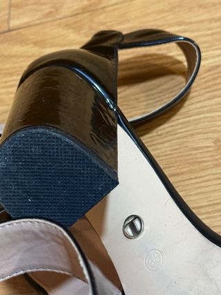 Sandalias de tacón negras elegantes