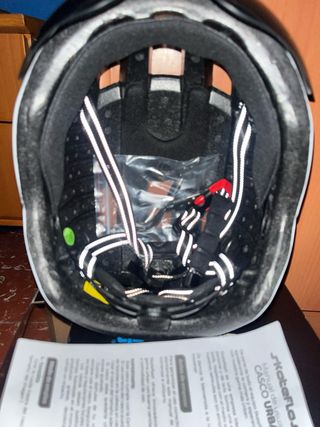 Casco de bici blanco con visera