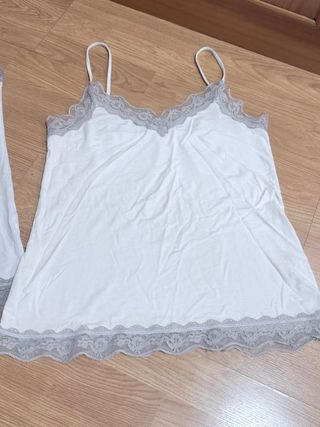 2 Tops Blancos con Encaje
