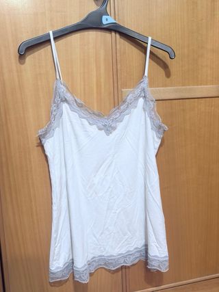 2 Tops Blancos con Encaje