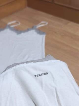2 Tops Blancos con Encaje