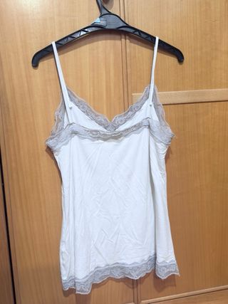 2 Tops Blancos con Encaje