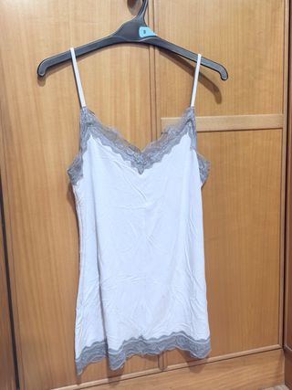 2 Tops Blancos con Encaje