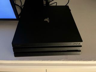 PS4 (PlayStation 4) con 2 mandos (1 original)