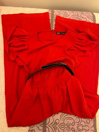 Mono rojo elegante Zara