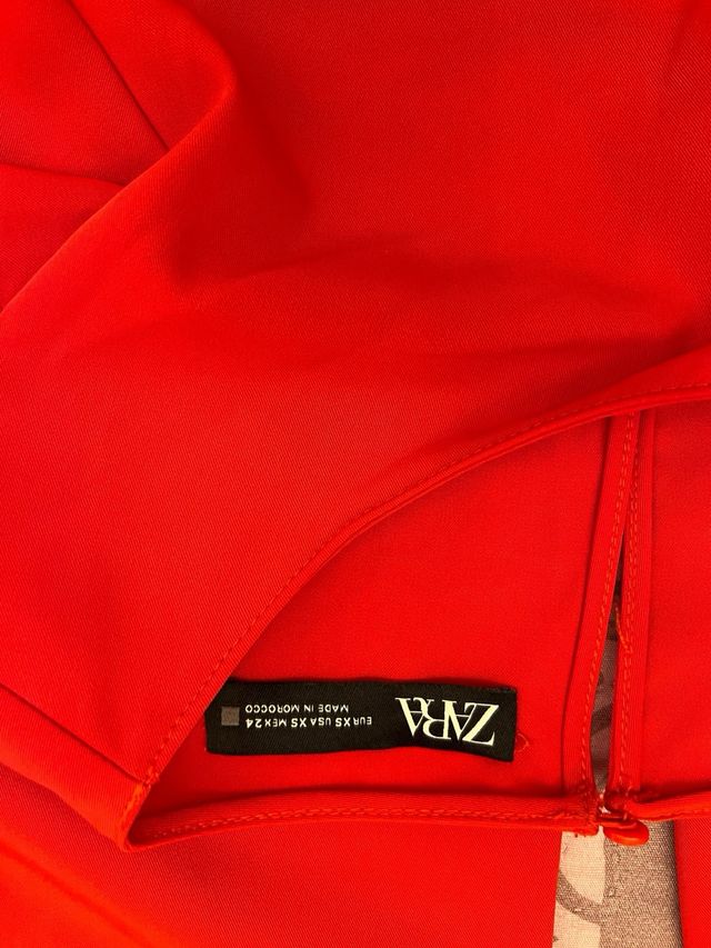 Mono rojo elegante Zara