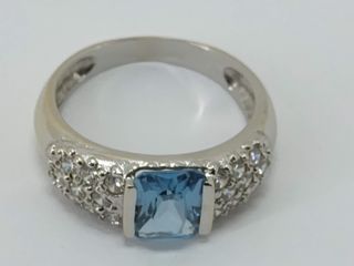 anillo oro 18k con piedra con circonita