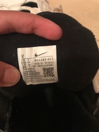 Zapatillas Nike Air Uptempo Negras y Blancas