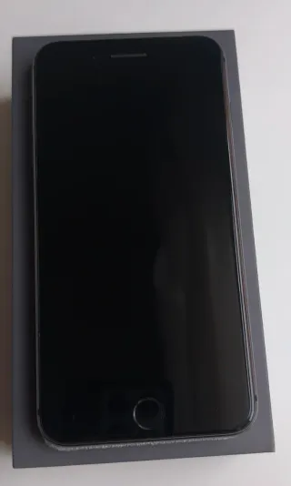 iPhone 8 Plus 64GB + Caja y Accesorios NUEVOS