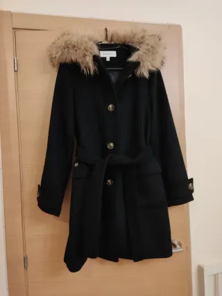 Abrigo Pedro del Hierro negro con capucha