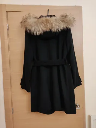 Abrigo Pedro del Hierro negro con capucha