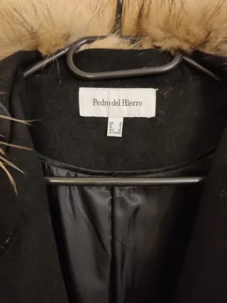 Abrigo Pedro del Hierro negro con capucha