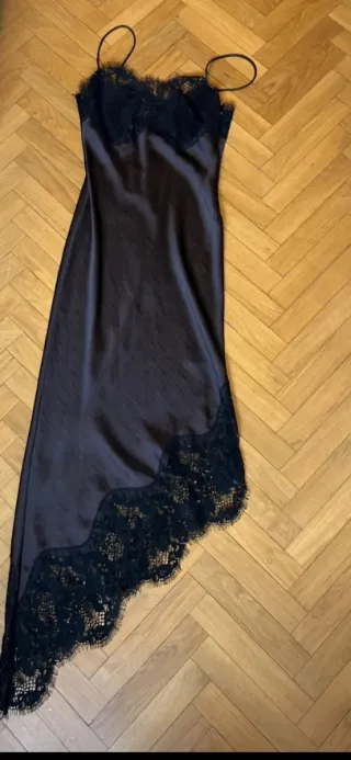 Vestido lencero Zara seda y encaje