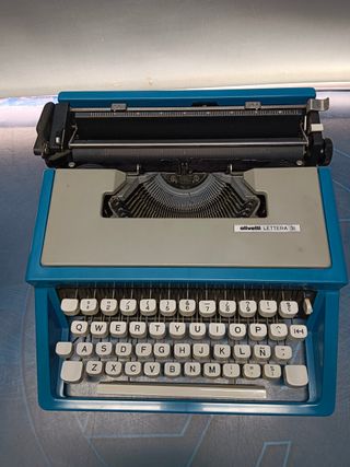 preciosa Máquina de escribir olivetti lettera 31