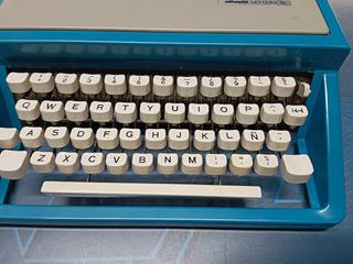 preciosa Máquina de escribir olivetti lettera 31