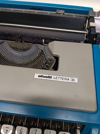 preciosa Máquina de escribir olivetti lettera 31