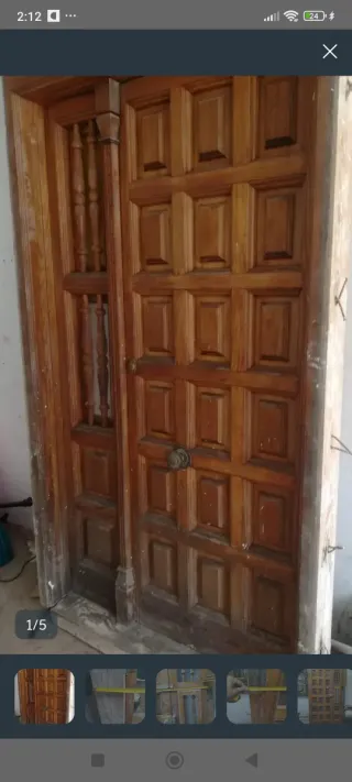 Puerta de madera maciza