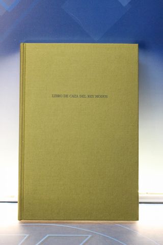 Libro facsímil. Libro de Caza del Rey Modus. Editorial Casariego, 1989.