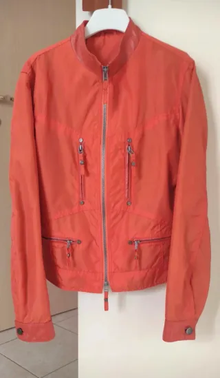 Giubbino arancione stile biker