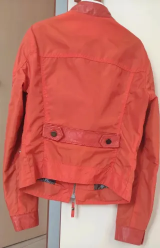 Giubbino arancione stile biker