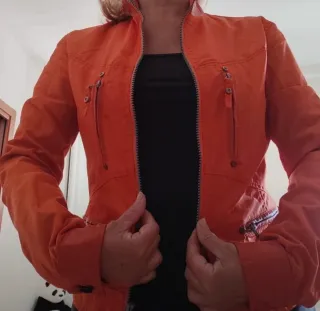 Giubbino arancione stile biker