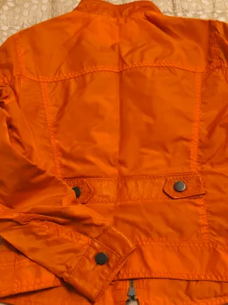 Giubbino arancione stile biker