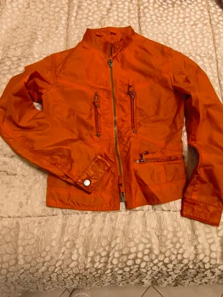 Giubbino arancione stile biker