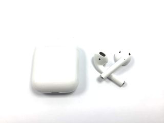 in-ear apple airpods 2 gen