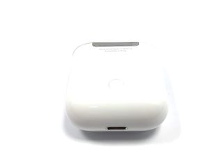 in-ear apple airpods 2 gen