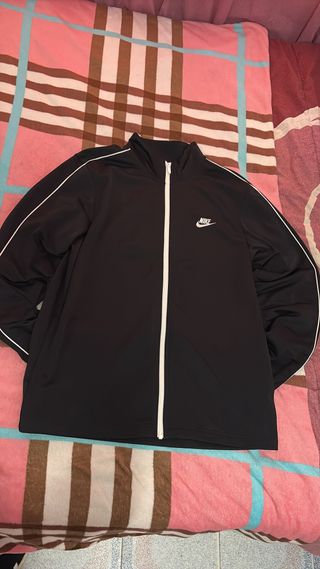 Chaqueta deportiva Nike negra