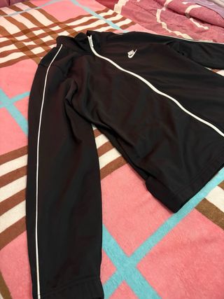 Chaqueta deportiva Nike negra