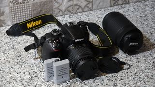 Cámara Nikon D3400 Reflex Digital y Objetico de 20