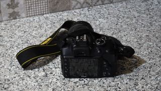 Cámara Nikon D3400 Reflex Digital y Objetico de 20