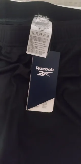 Pantalón corto Reebok negro talla XL sin estrenar
